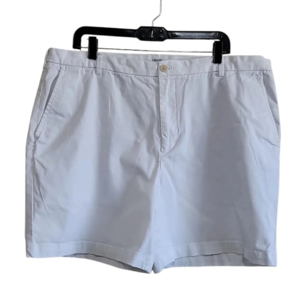Izod men's White Bermuda Shorts Size 40